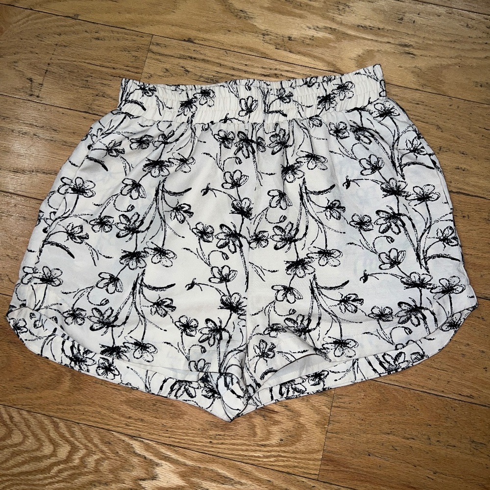Luna Floral Shorts with pockets. From boutique